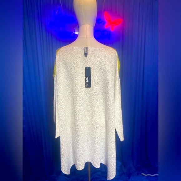 Yellow and Black Long U-Neck Tunic: Closeup of Woman in Sunglasses, NWT - Picture 10 of 13